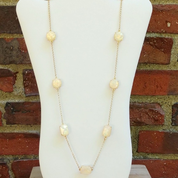 Jewelry - Opalescent beaded long necklace